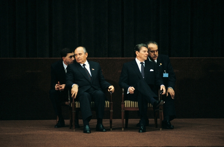 Rozmowy na szczycie - Reagan i Gorbaczow, fot David Burnett