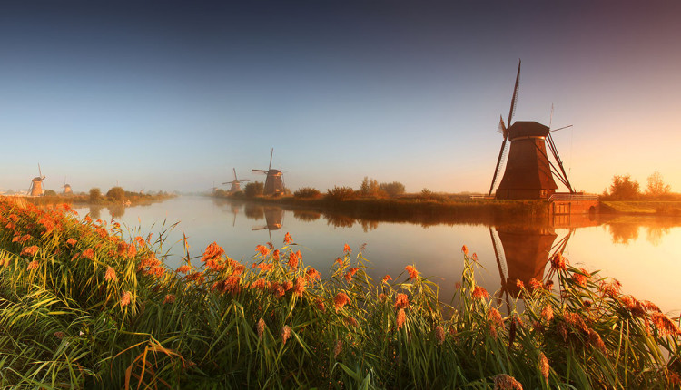 Wiatraki w Kinderdijk w Holandii - zdjęcie Karol Nienartowicz