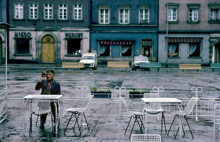 Wrocław, Plac Solny, kawiarenka latem 1982 r. Stan wojenny, fot. Chris Niedenthal