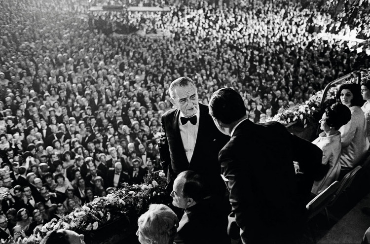 Inwestytura Lyndona Johnsona, 1965, fot. Elliott Erwitt